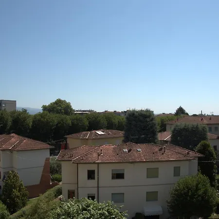 Appartamento Via Grandi - Free Gated Parking - 5 Minutes From Center Lucca Exterior photo